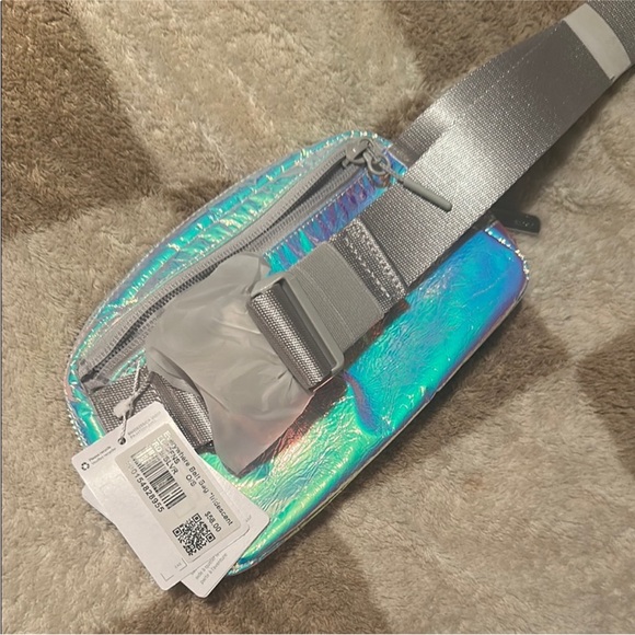 NWT lululemon iridescent belt bag 🩵💜 - Picture 2 of 2